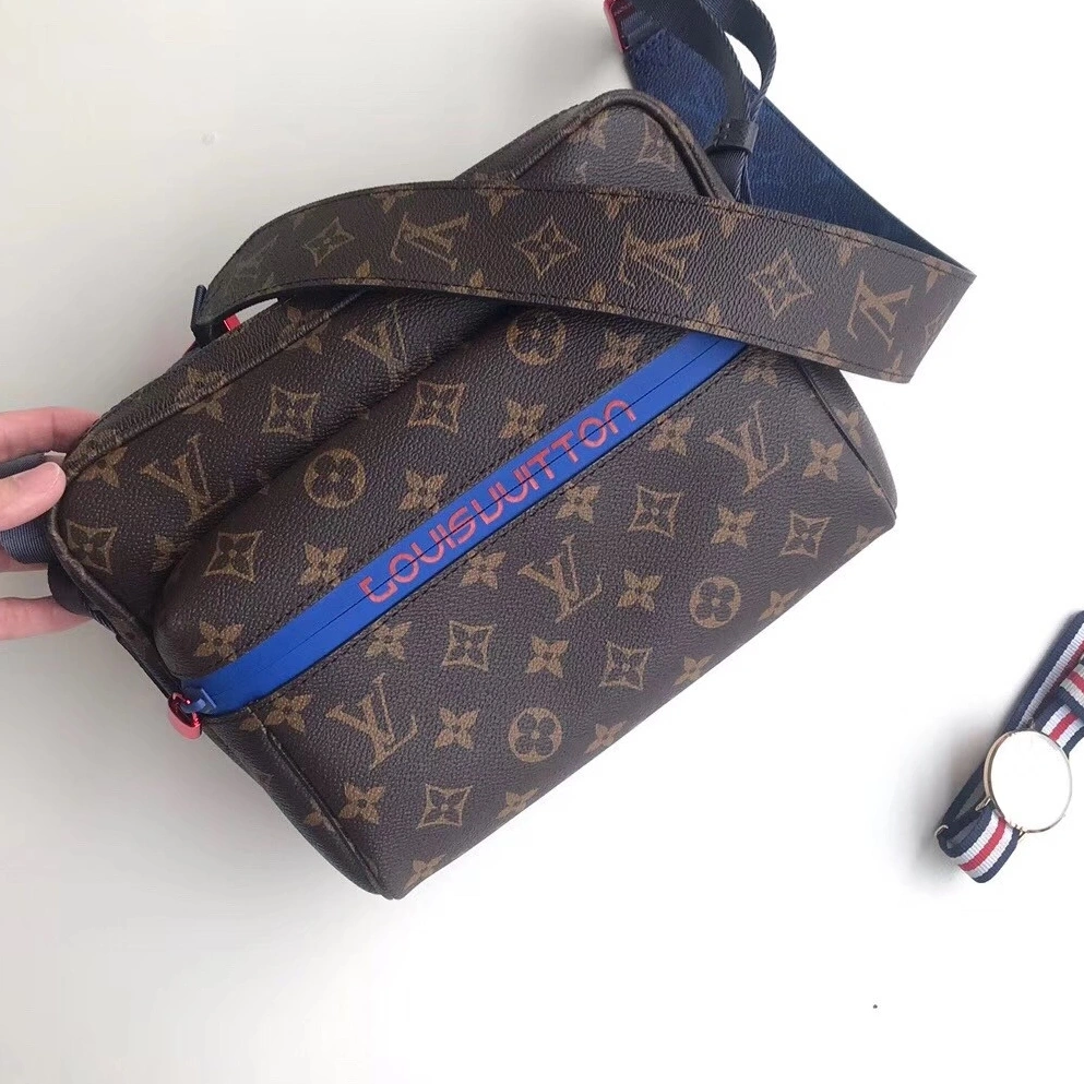 Vuitton Messenger Louis 0813
